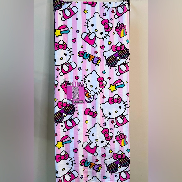 Hello Kitty Beach Towel - Picture 1 of 7